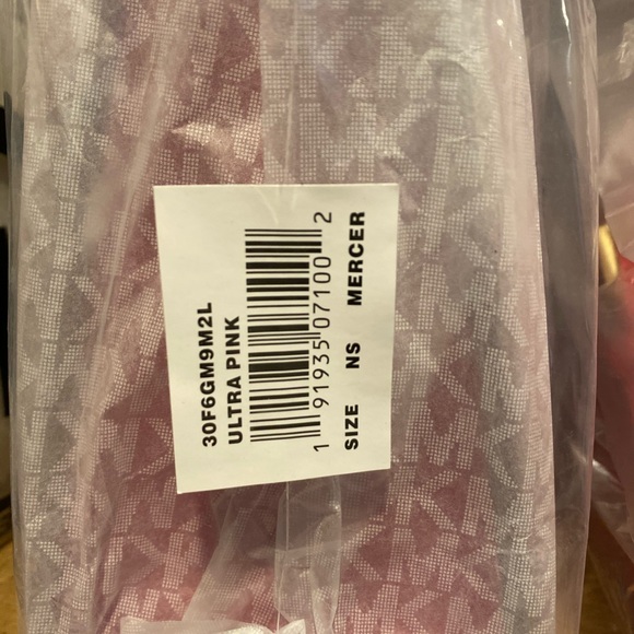 Michael Kors Mercer Studio Messenger Ultra Pink - Picture 6 of 8